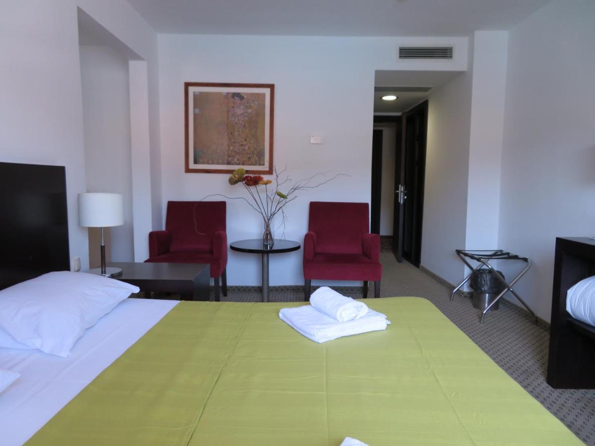 Hotel International Раб Екстериор снимка