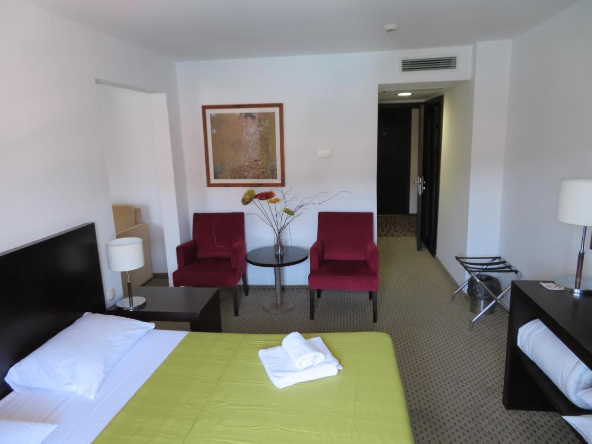 Hotel International Раб Екстериор снимка