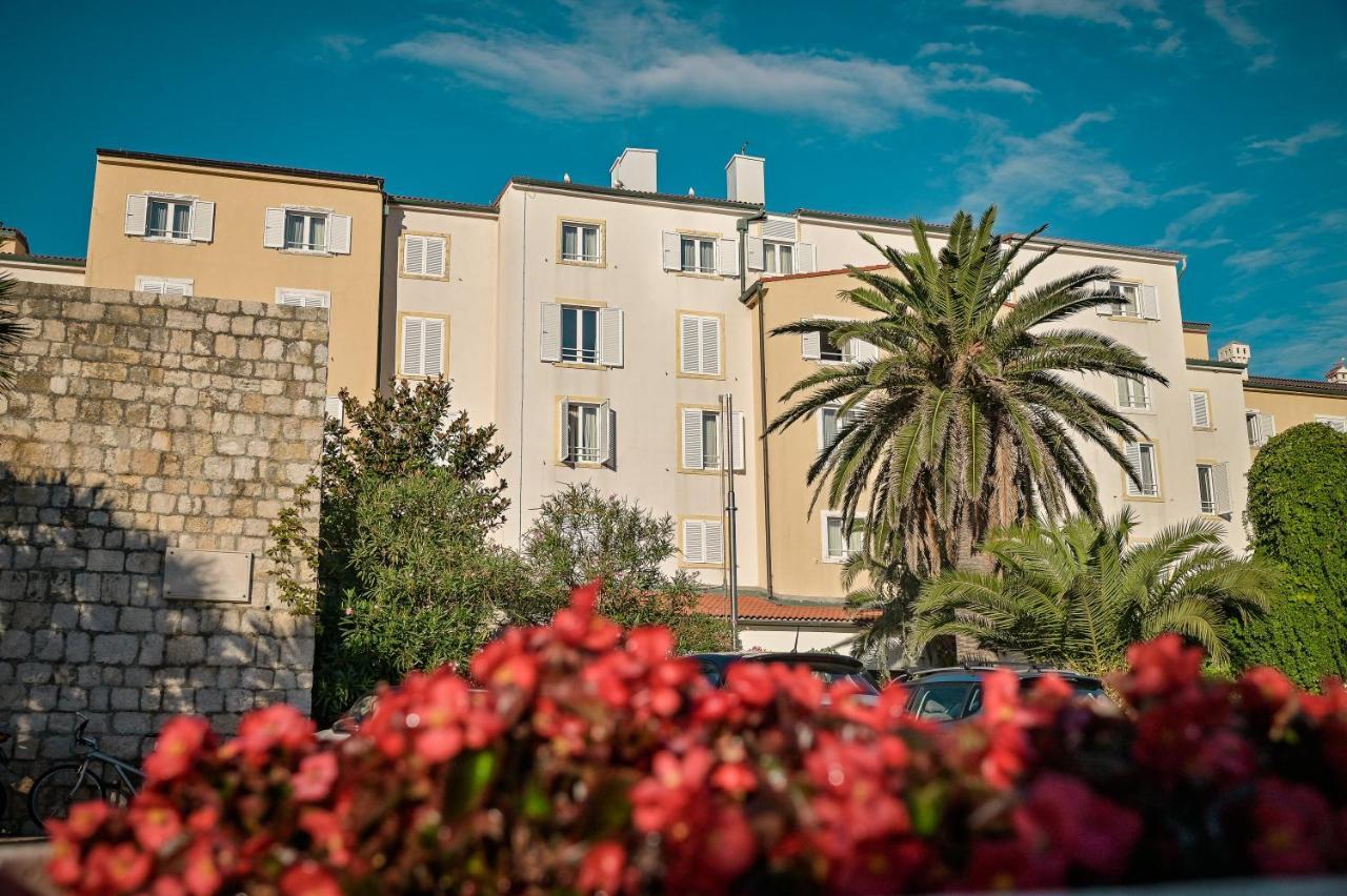 Hotel International Раб Екстериор снимка