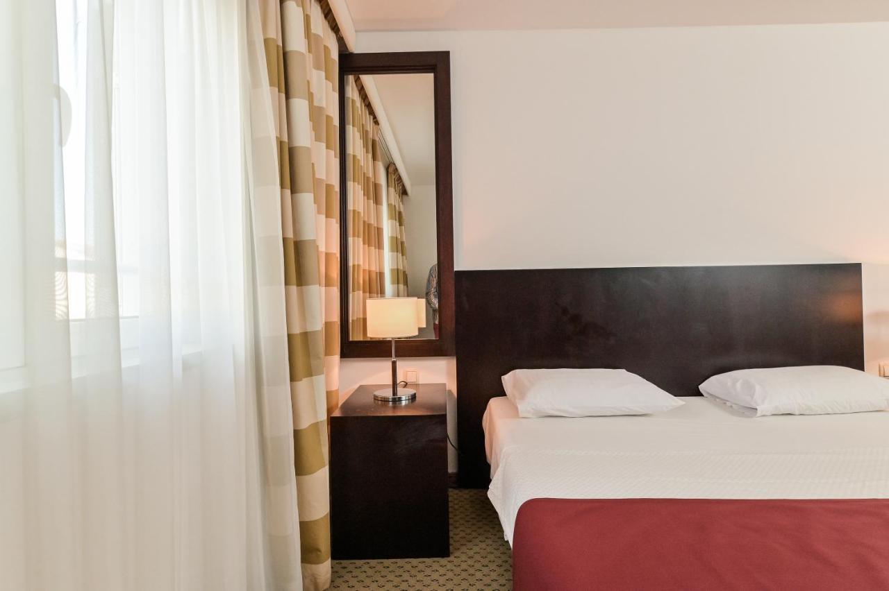 Hotel International Раб Екстериор снимка