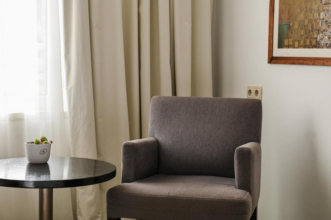 Hotel International Раб Екстериор снимка