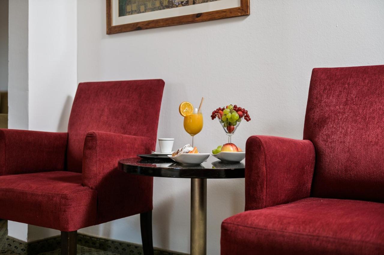 Hotel International Раб Екстериор снимка