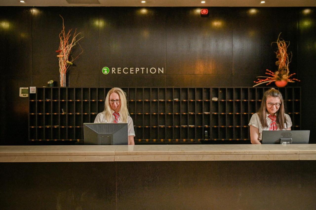 Hotel International Раб Екстериор снимка
