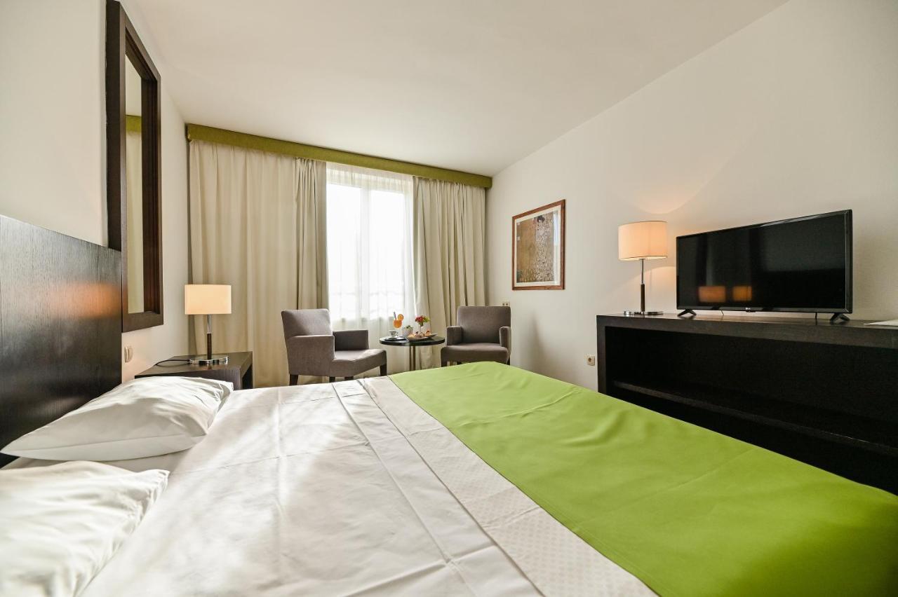 Hotel International Раб Екстериор снимка