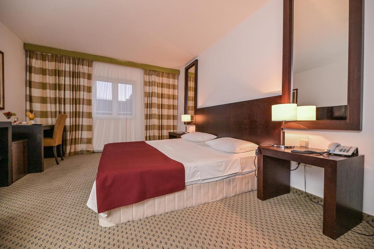 Hotel International Раб Екстериор снимка