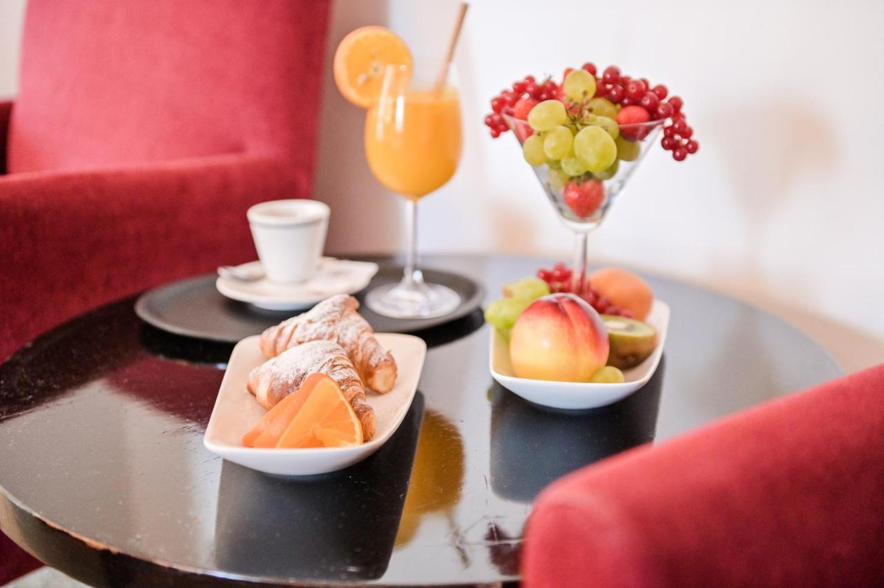 Hotel International Раб Екстериор снимка