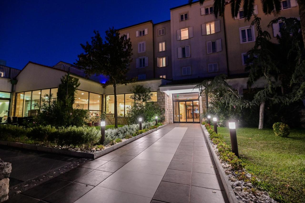 Hotel International Раб Екстериор снимка