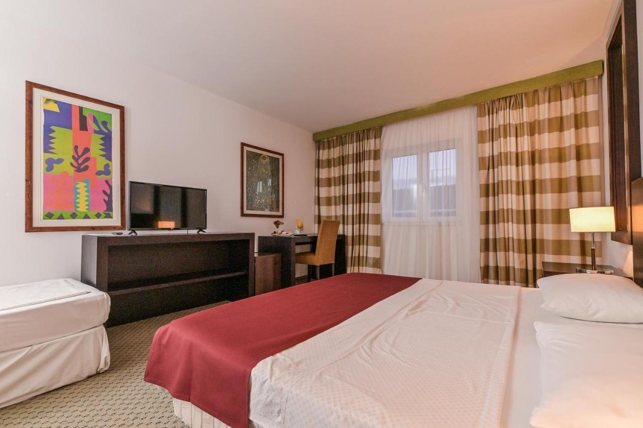 Hotel International Раб Екстериор снимка