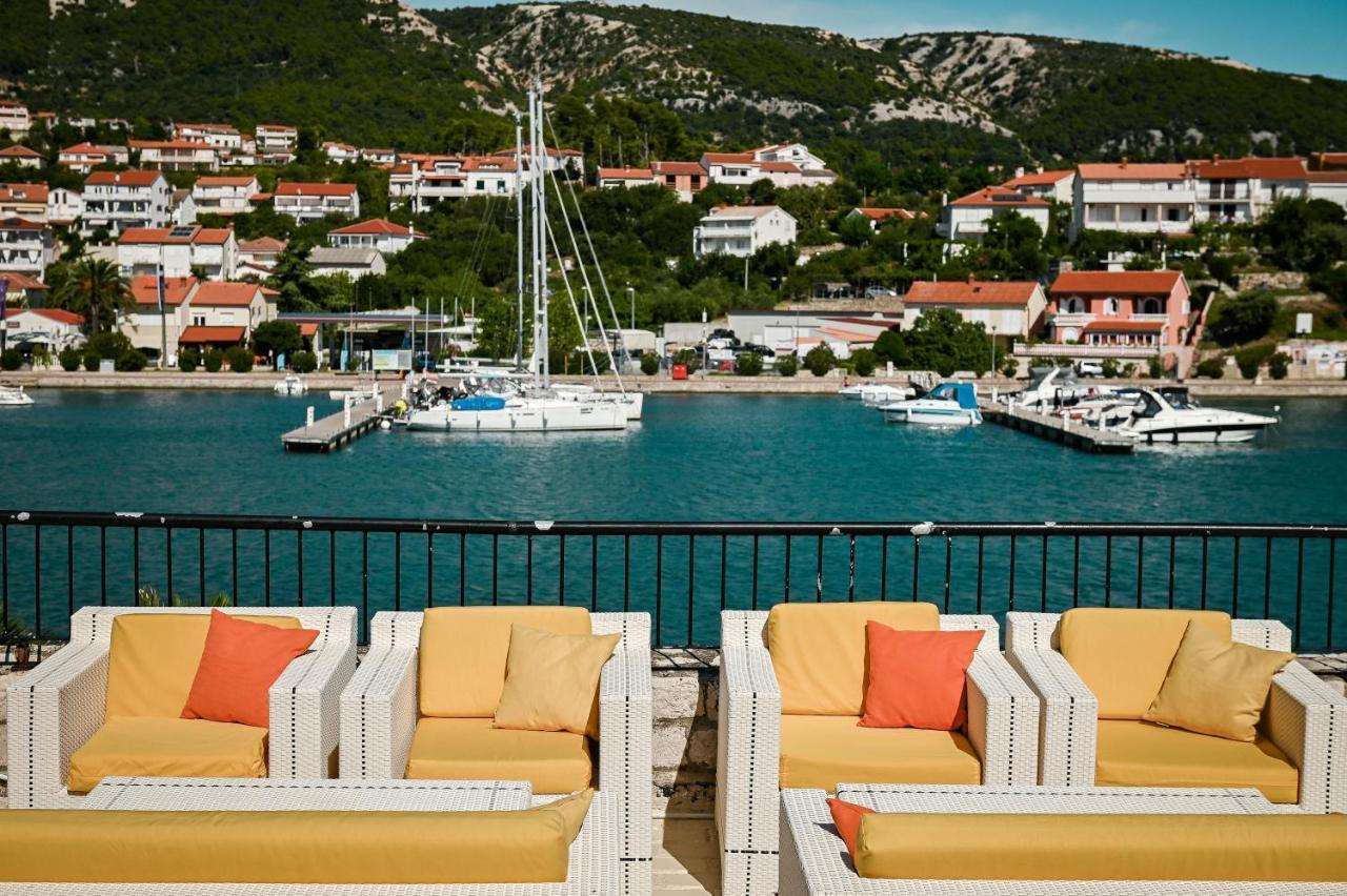 Hotel International Раб Екстериор снимка