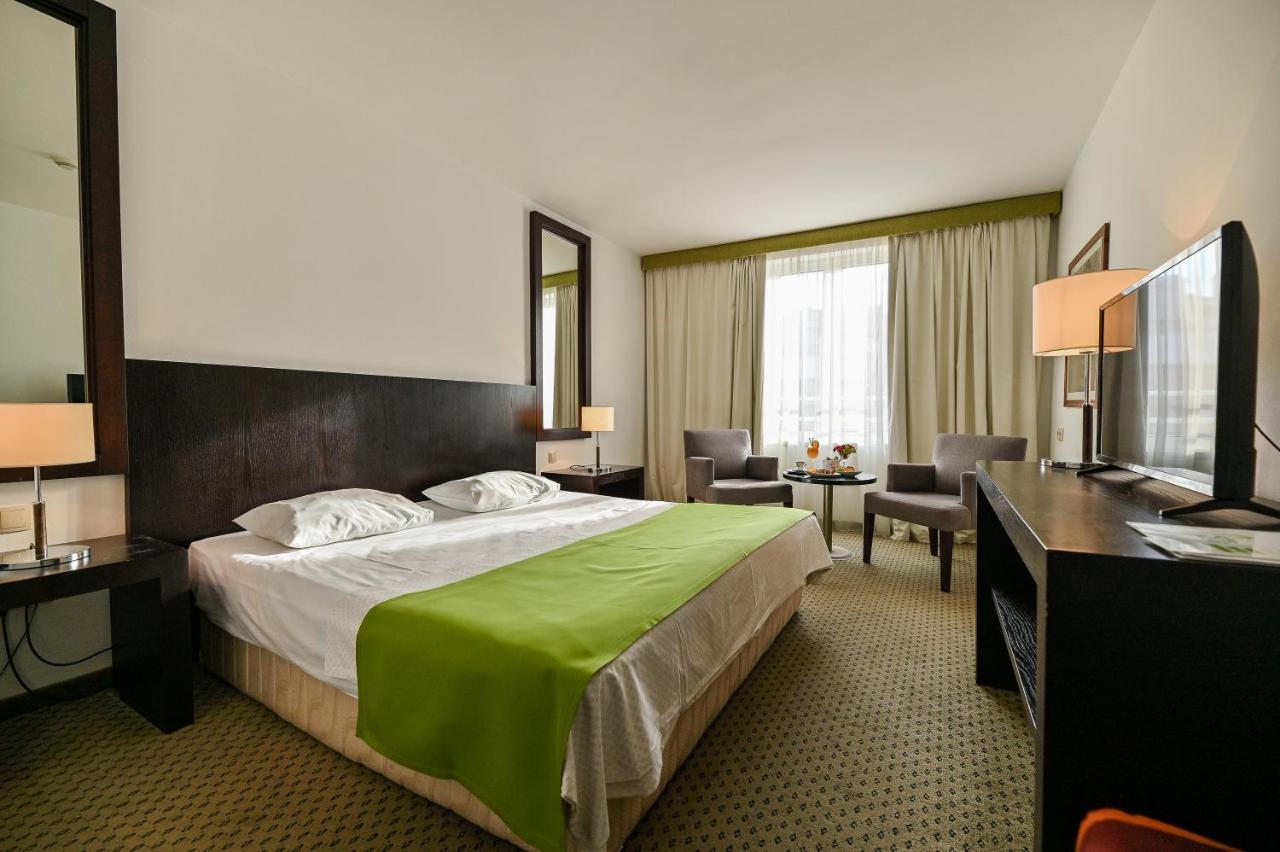 Hotel International Раб Екстериор снимка