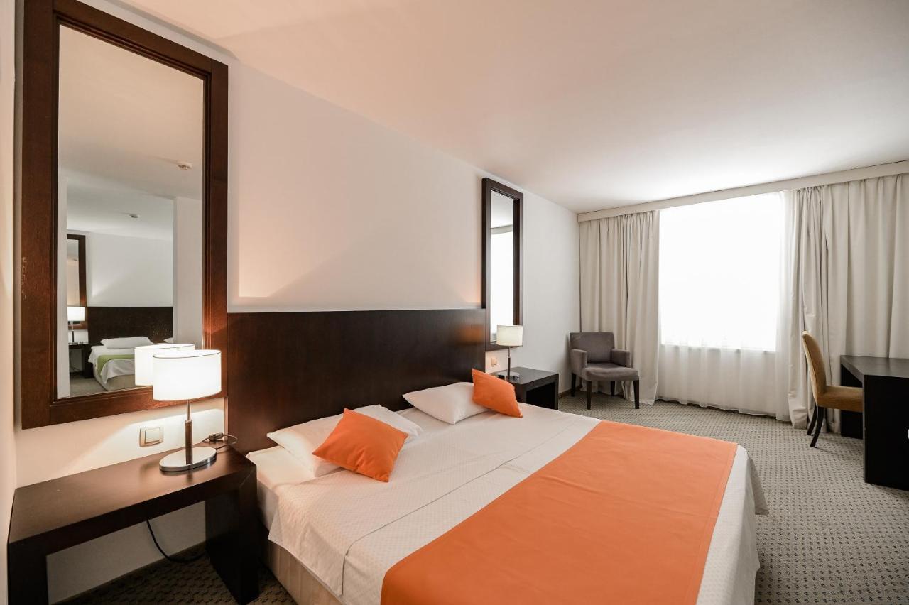Hotel International Раб Екстериор снимка