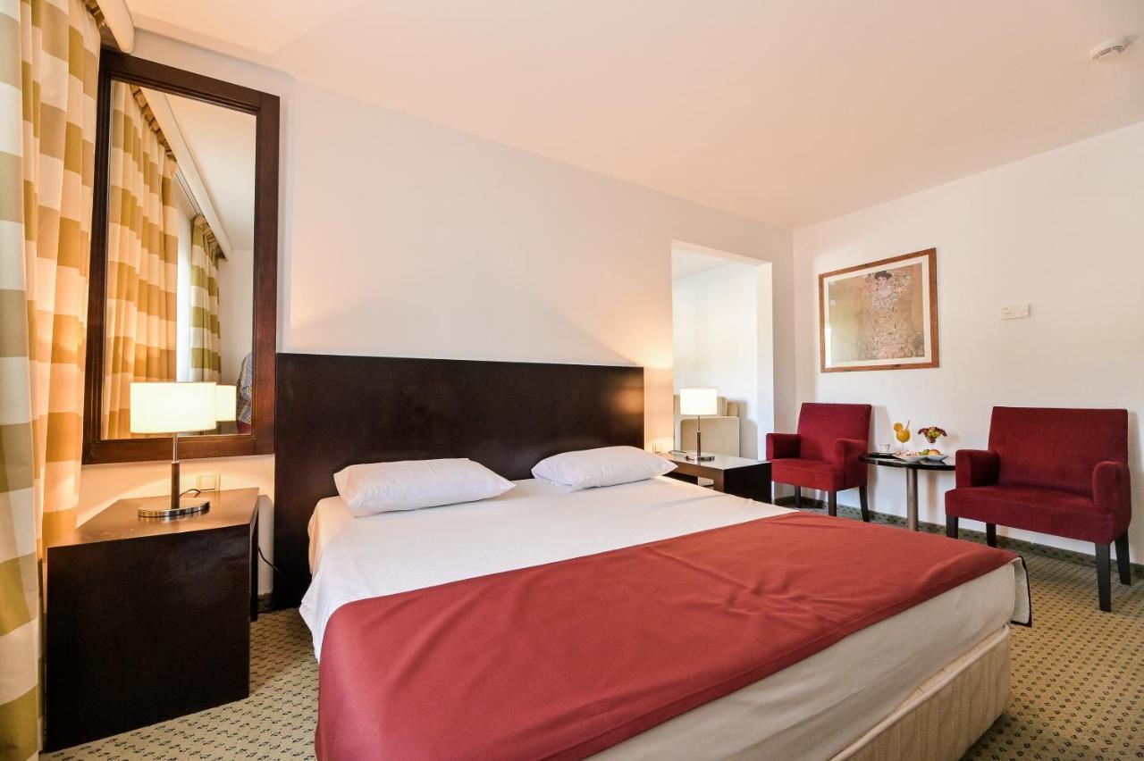 Hotel International Раб Екстериор снимка