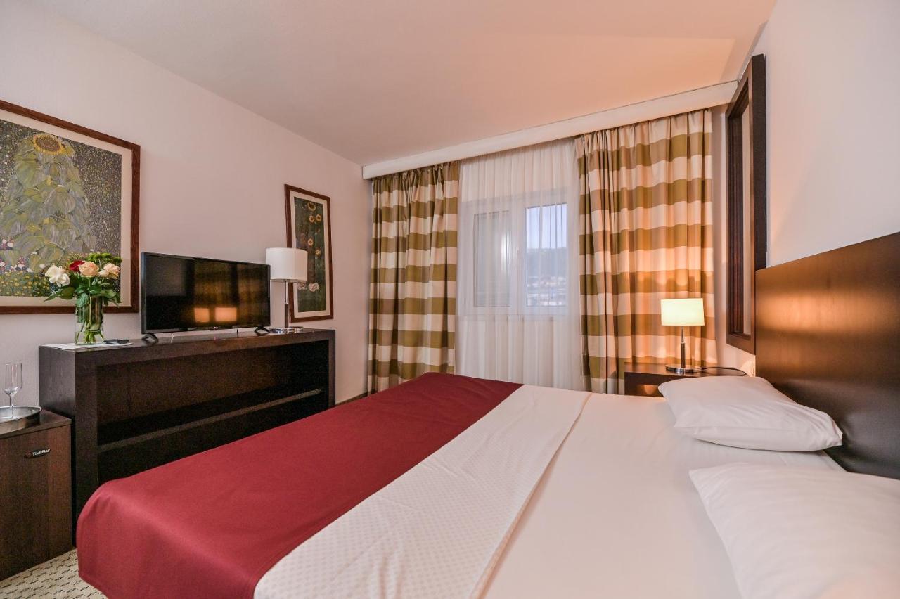 Hotel International Раб Екстериор снимка