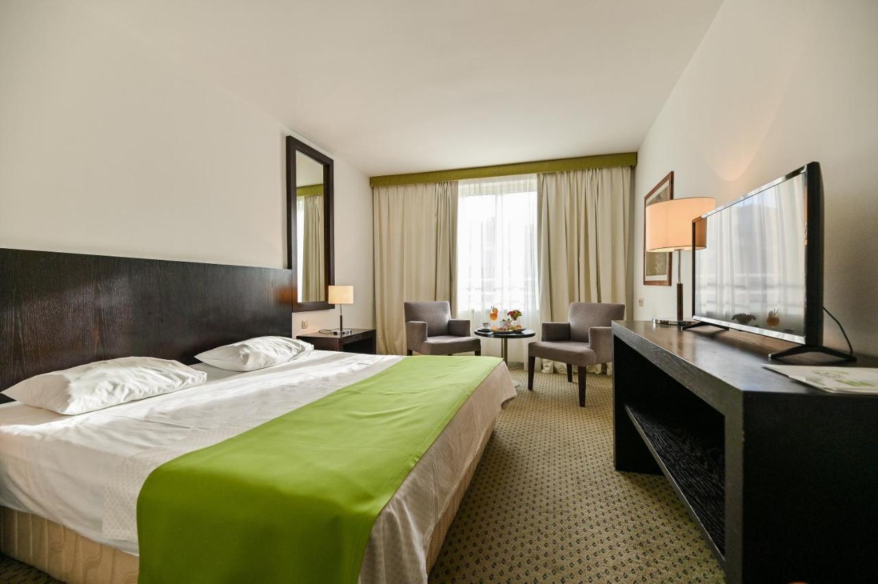 Hotel International Раб Екстериор снимка
