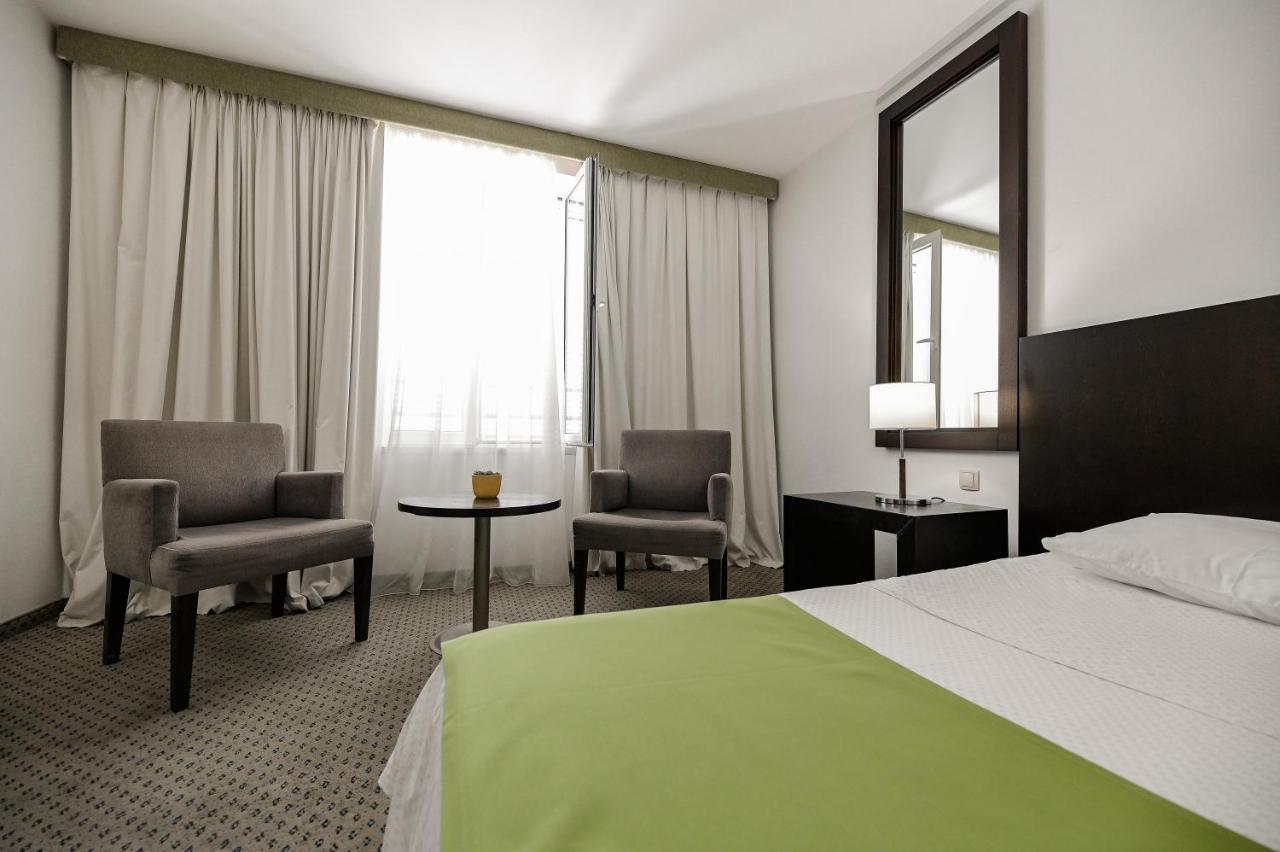 Hotel International Раб Екстериор снимка