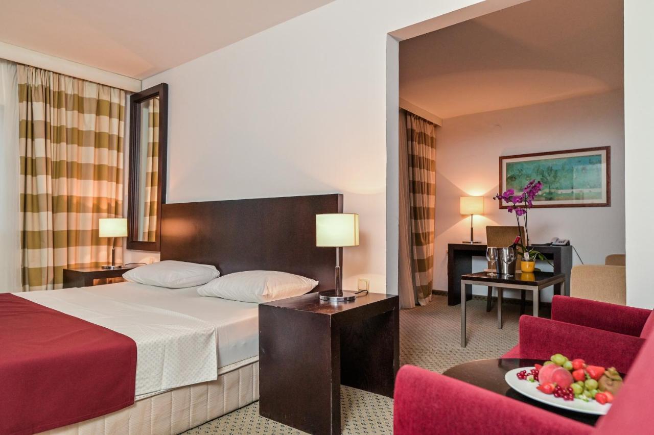 Hotel International Раб Екстериор снимка