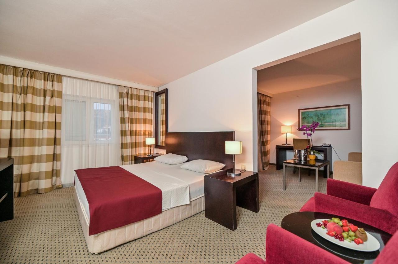 Hotel International Раб Екстериор снимка